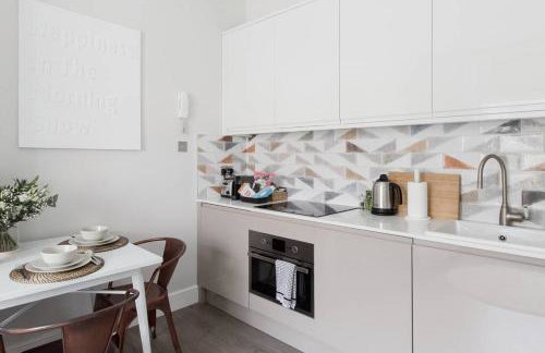 Decompress at a Serene Studio in Classic Townhouse - Foto 5