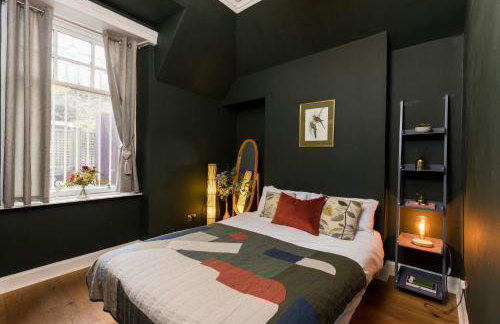 JOIVY Contemporary Cottage with Free Parking - Foto 2