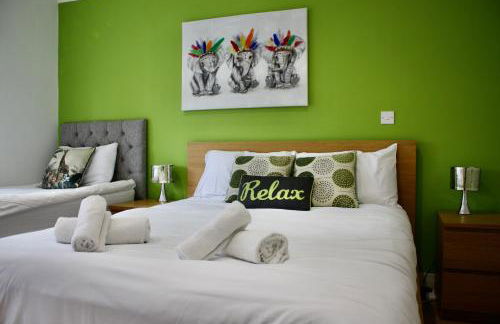 Luxury Pamper Home Hot Tub & Sauna Ladies Retreat - Photo 8