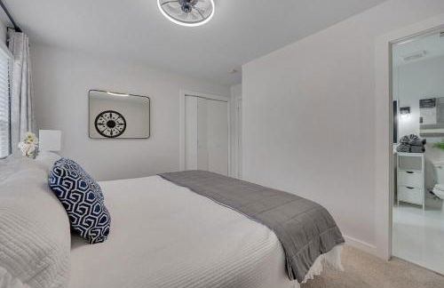 Cozy Fully-Renovated 2 BRM 2 Bath Near North Hills - Foto 21