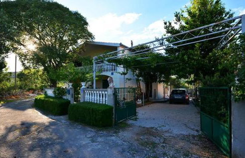 3 Bedroom Amazing Home In Pozorac - Foto 8