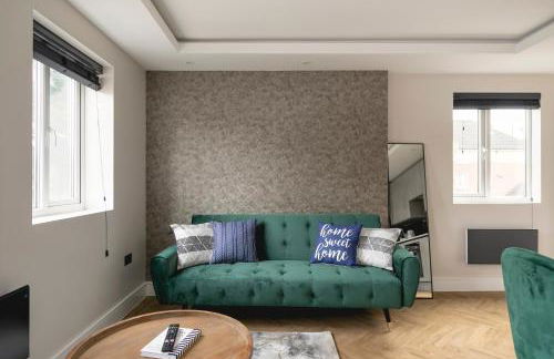 Skyvillion - COZY LARGE 4 & 1 Bed Apartments in London Enfield, Mins to Tube Station, Free Wi-Fi - Foto 22