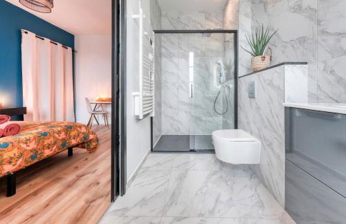 Superbe 2 pièces avec Jacuzzi privatif face Gare Proche Cathédrale - Foto 9