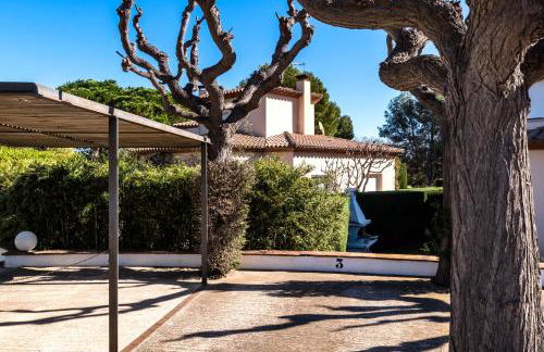 Villa Familiar c/Piscina + Wifi y Parking Gratis by Sunset Rentals (Bonmont) - Foto 51