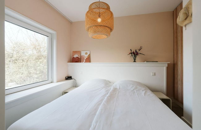 Large, Elegantly Furnished Holiday Home With Lots of Privacy on a Family Park - Foto 3