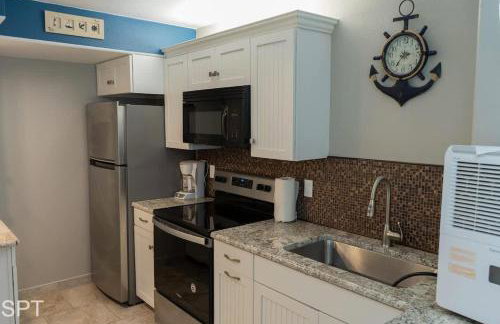 Luxe 1 Bedroom House with Pool - Gulfview II unit 410 - Photo 54