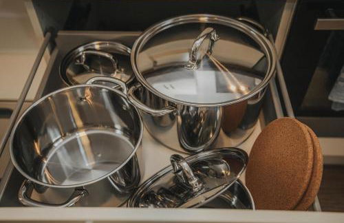 JOBOSTAYS - LINDEN Family Apartment Oldenburg - sehr geräumig 110m2 - Terrasse mit Gartenblick - voll ausgestattete Küche - 2 Bäder - Babybett - 10 Min zu Fuß zum Bahnhof - kostenloses WLAN - Parkplatz - kontaktfreier Check-In - Photo 50