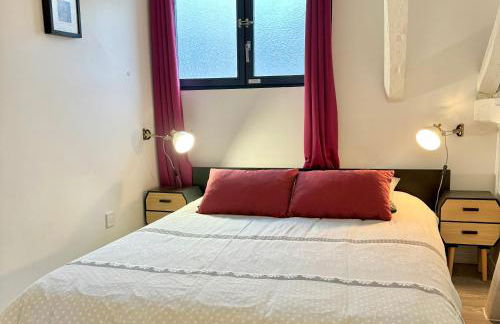 GITE DANINOU; meublé 3 chambres avec terrasse (1er étage du château) , salon et cuisine ouverte - Foto 9