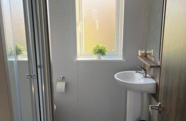 NEW 2025 Modern 3Bedrooms Lodge Walk to Beach - Foto 13