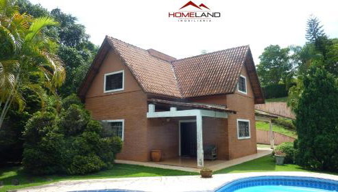 Linda casa em condomínio ecológico de alto padrão a 1h de SP, Terreno de 1500m2 com amplo gramado e piscina, WiFi para Home Office, Área gourmet com churrasqueira, forno de pizza e lareira aconchegante - Foto 3