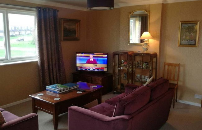 Flat - Sleeps 4 - Parking - Close to Airport - Foto 1