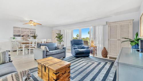 Escape to Beach Oasis! New Management! Updated Beachside Condo with Heated Pool! - Foto 5