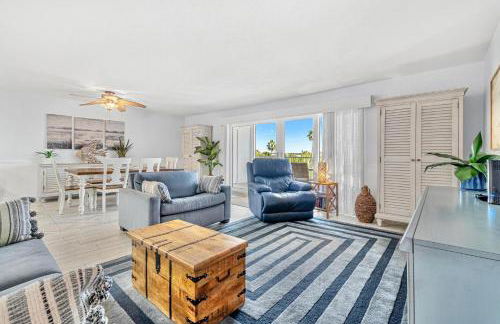 Escape to Beach Oasis! New Management! Updated Beachside Condo with Heated Pool! - Foto 5