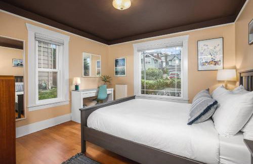 Greenlake Craftsman - Hot Tub, AC, Dog Friendly - Photo 36