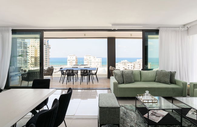 Luxury with Terrace & Sea View by FeelHome - Photo 11