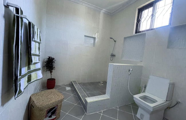 Immaculate 3-bed Apartment in Dar es Salaam - Photo 9
