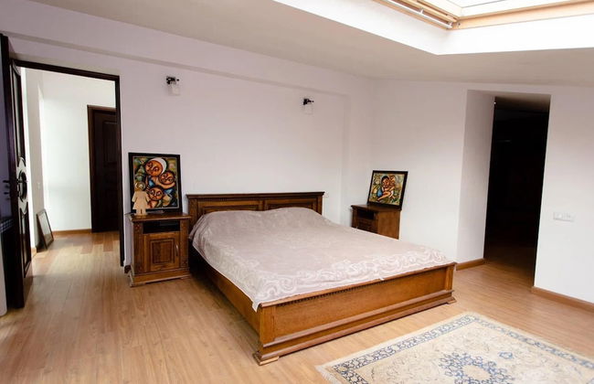 4 Bed Villa Estate Sleeps 7 - Pool, Garden, Sauna - Photo 3