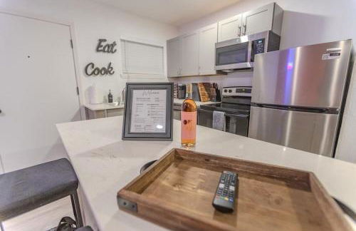 NEW Montrose Gem! Central to Museum District & Downtown Houston - Foto 12