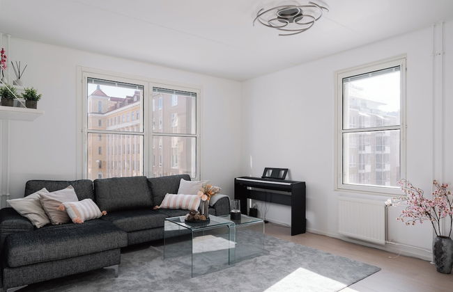 Modern 1BR Apartment with Balcony - Foto 13