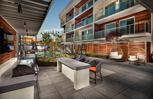 Luxury by the Beach with Pool, Gym, Game Room - Photo 5