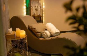 La Parenthèse Suites - appartement luxueux avec sauna et baignoire balnéo - Foto 6