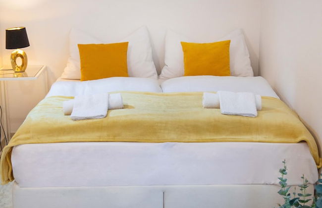 Beautiful Studio Near City Center - Photo 7