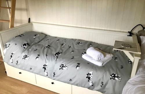 Beautiful Shepherd's Hut - Lois Weedon - Photo 21