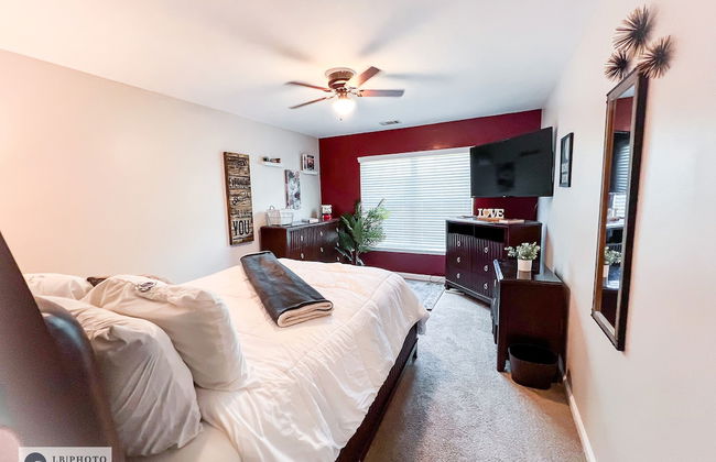4 - Bed home, w/ Cali King Bed - 12 mins. to DTWN - Photo 11