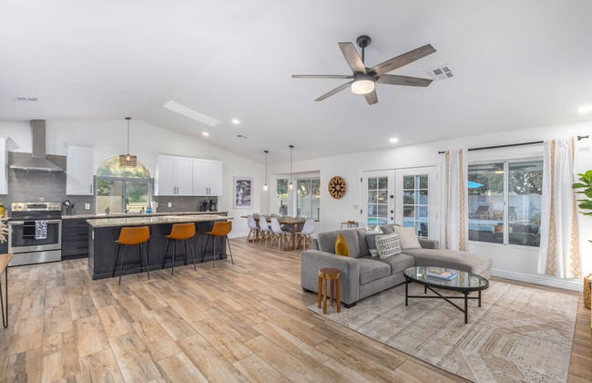 Modern Mesa Oasis Free Heated Pool Al-fresco Living - Photo 7