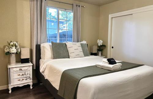 Near Downtown- Kitchen-washerdryer-parking - Foto 31