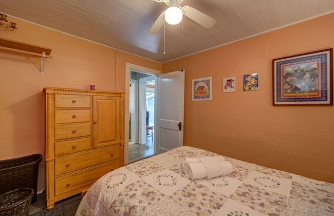 Moonshiner's Cabin Minutes From Two Wheels! - Foto 4