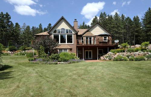 Four-Bedroom Luxury Vacation Rental on 80 Private Acres near Granite Peak, Wisconsin - Foto 1