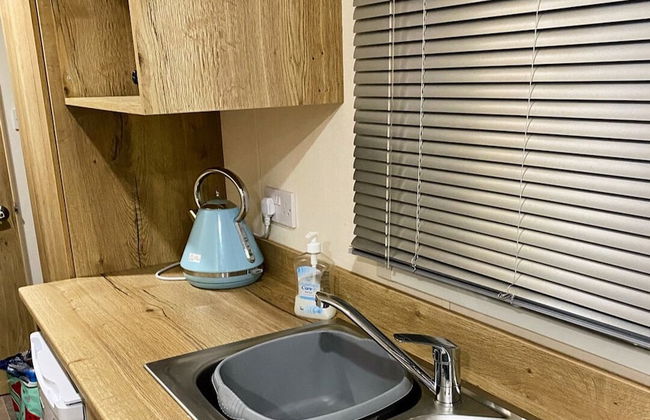 Lovely 2-bed Chalet in Prestatyn - Photo 6