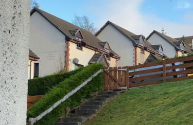 Stylish Highland Home - Photo 6