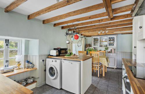 Duck Cottage - Waters Edge, Exclusive Village Location - Photo 11