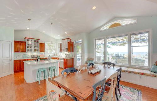 Cottage with Private Beach and Fire Pit in Manistee! - Foto 1