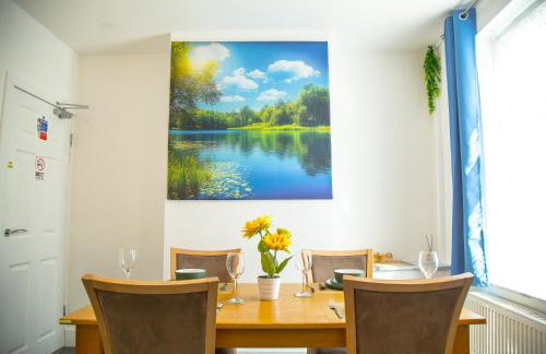 Lucky Home 15 - Near BAE, Docks, Lake District - Ideal for Trade & Family - 2 Bedrooms - One Double Bed in Each Bedroom - Max 4 Guests - Photo 2