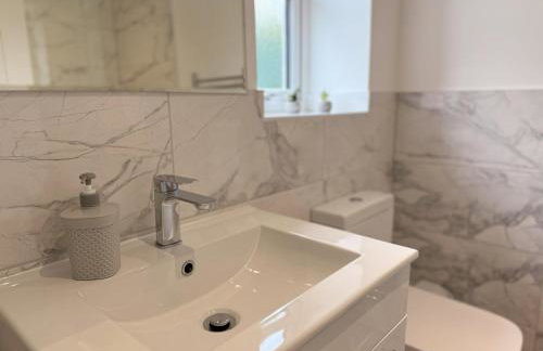 Low Street Escape 3 Bed, Sleeps 9, Gated Drive, WiFi, Contractors - Foto 17