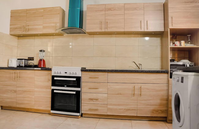 Lome City Apartment - 3 Bedrooms - Photo 6