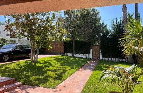 Casa mediterránea con gran jardín y piscina a 500 m de la playa - Foto 63