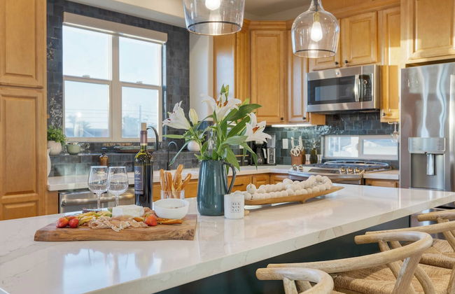 Sunset Serenity by Avantstay Rooftop w/ Hot Tub & Fire Pit, 3 Blocks to Beach! - Foto 18