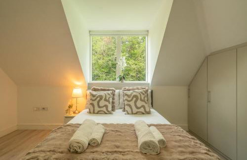 New! Modern Elegant 2-Bed Apartment, free parking - Photo 24