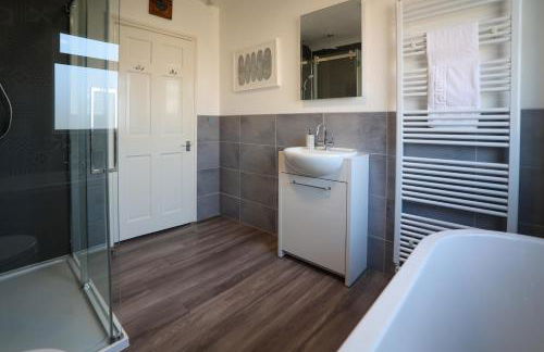 Vibrant 2 Bed, 2 Bath Home, Just Minutes to Town! - Foto 9