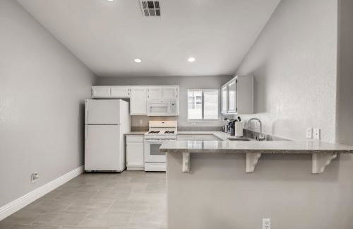 Luxurious House With A Pool, Spa, and Patio, Sleeps 6 Comfortably - Foto 25