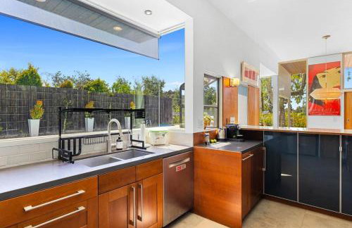 Hilltop Designer Midcentury Modern 4BR Pool HotTub - Foto 16