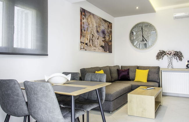 Talos Luxury Suites - Photo 20