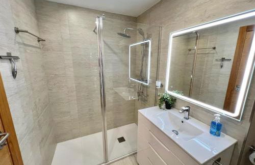 Stunning apartment with overflow pool and golf view - Foto 29