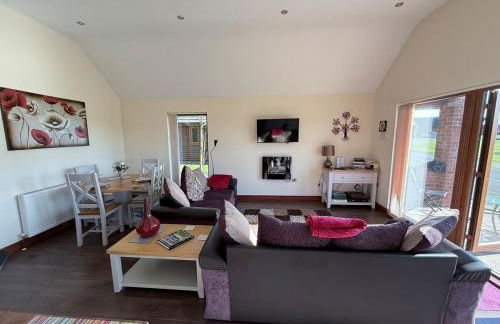 Poppy Lodge-Tranquil-Fishing-Hot Tub-7m to Beach - Foto 1