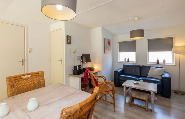 Cozy Holiday Home 3 Minutes From the Beach! - Photo 5