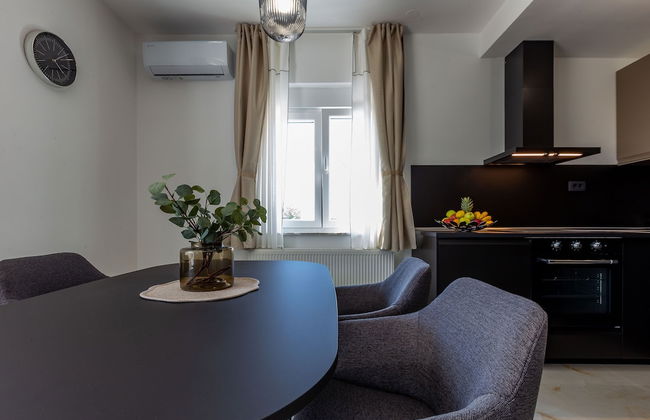 Exquisite Prestige Luxury Apartments With Shared Pool - Photo 49